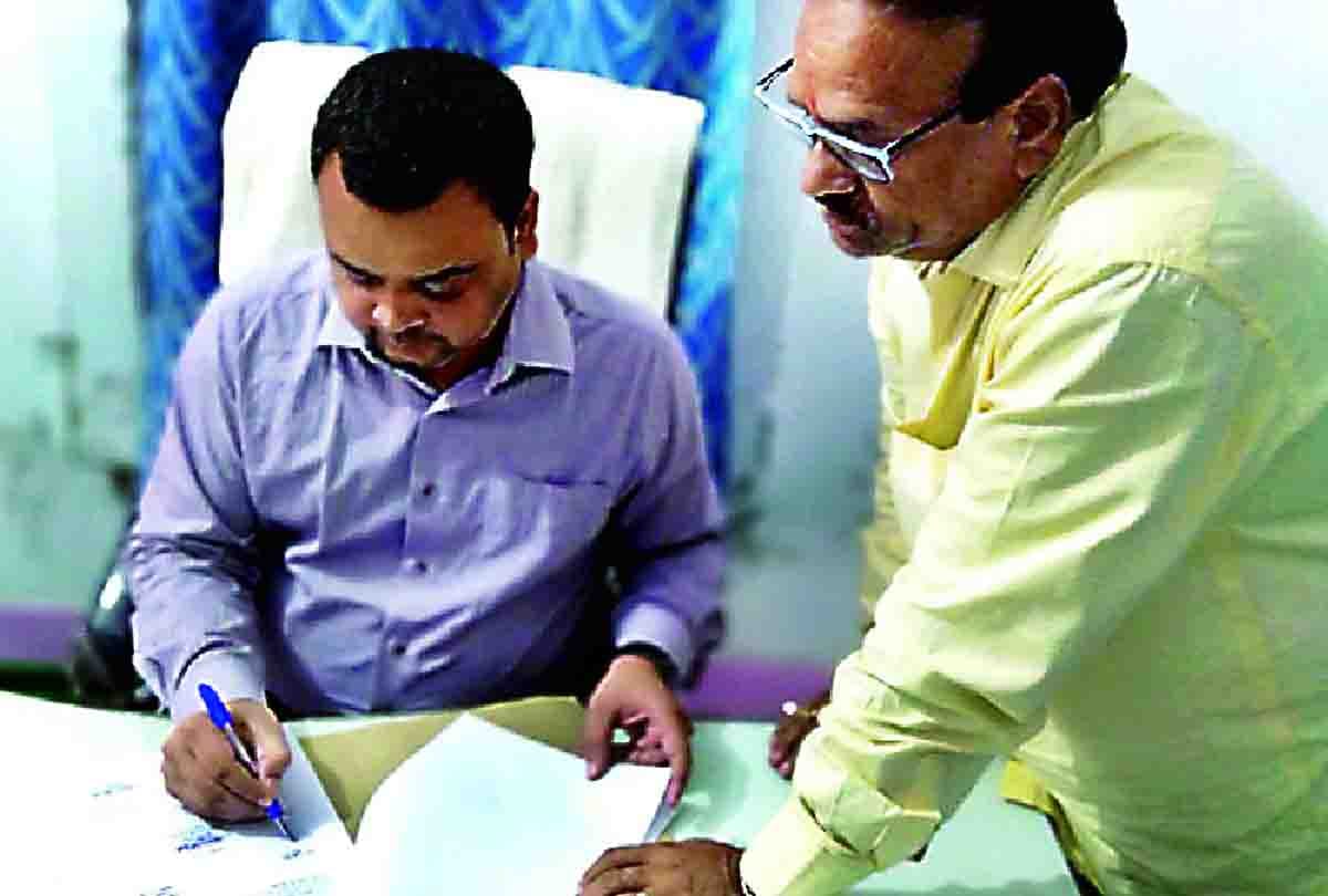 SDM was made the administrator of Bilgram Municipality on the demand of MLA