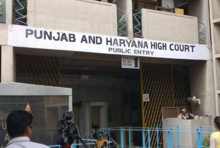 Punjab High Court said- giving martyred soldiers lower status than policemen is unacceptable.