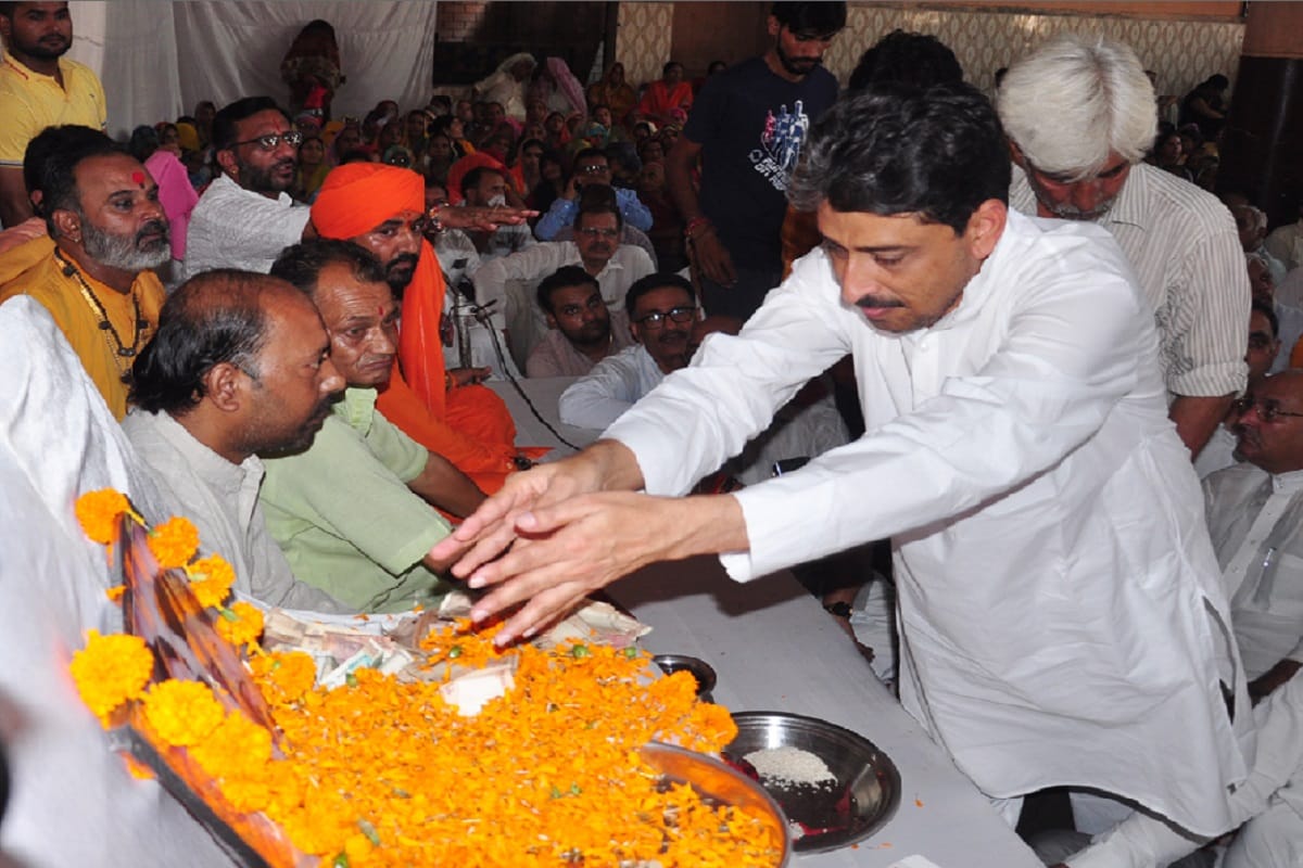 Leaders including the grandson of former president paid tribute to journalist Ashish and his brother