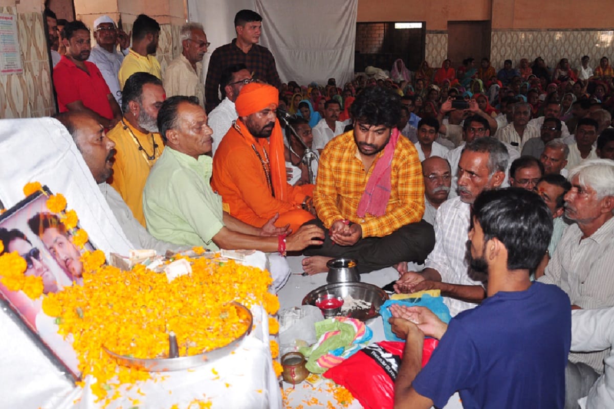 Leaders including the grandson of former president paid tribute to journalist Ashish and his brother