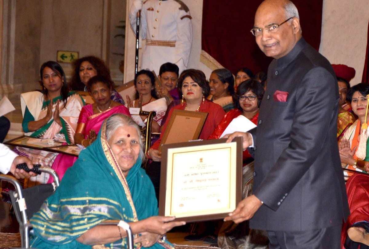amitabh bachchan show kbc 11 single mother sindhutai sapkal will come in this