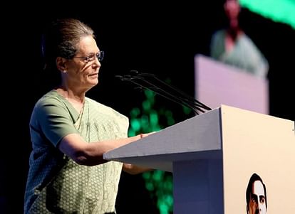 Sonia gandhi says Rajiv Gandhi got vast majority, but did not threaten anyone