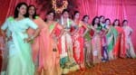 जैन धर्मशाला में जैन मिलन महिला एकता की ओर से तीजोत्सव कार्यक्रम में प्रतिभाग करती महिलाएं ।