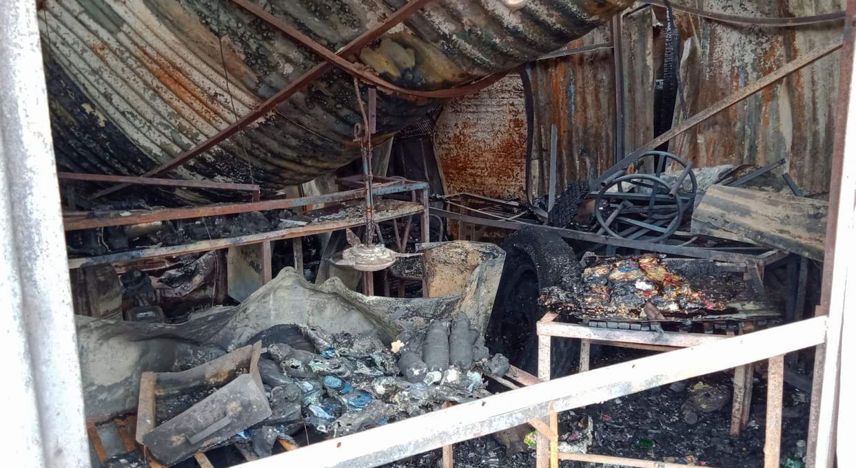 Fire in suspicious circumstances, five kiosks burnt to ashes