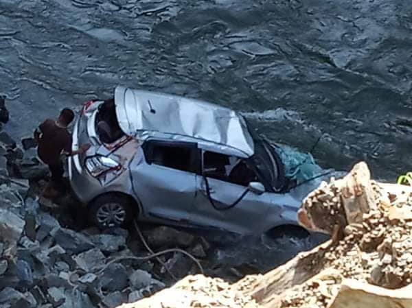 car fell into nayar river at kotdwar uttarakhand