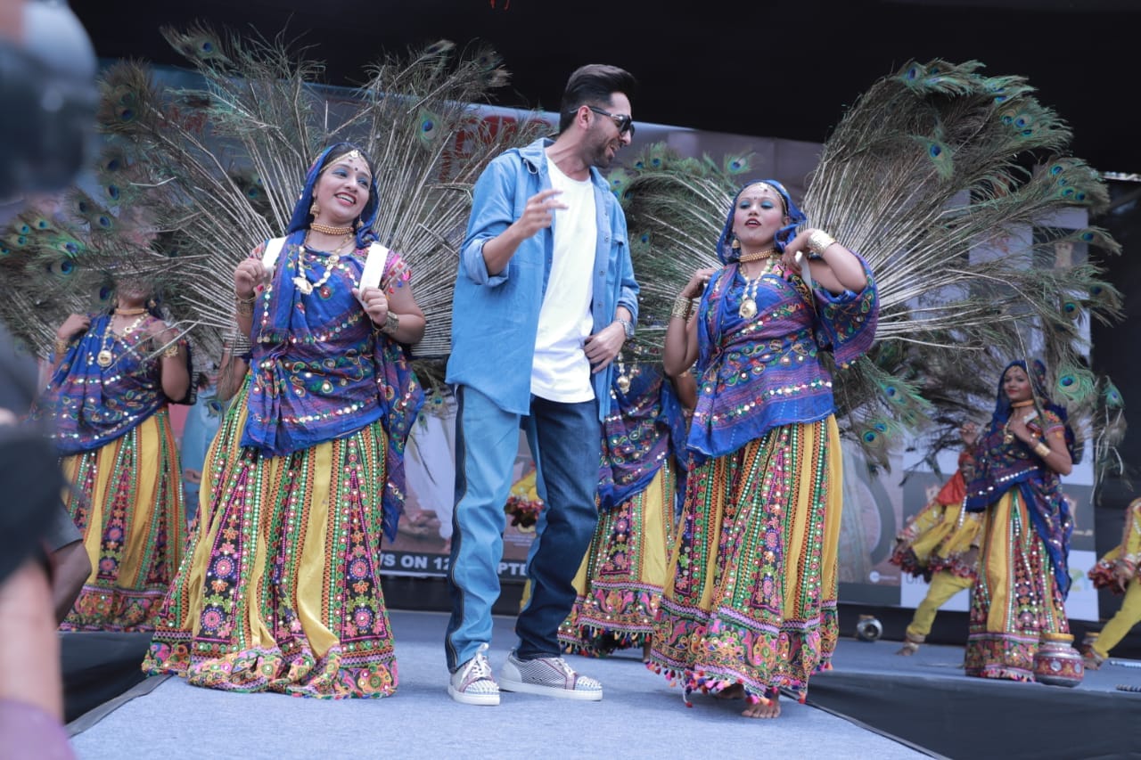 Janmashtami 2019 ayushmann khurrana celebrate Krishna Janmashtami with students in Gujarat