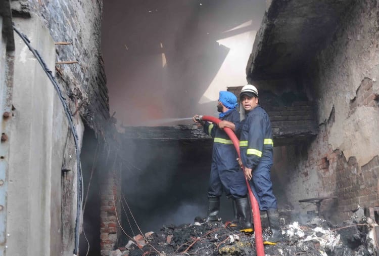 Fire Breaks Out Plastic Factory In Ludhiana