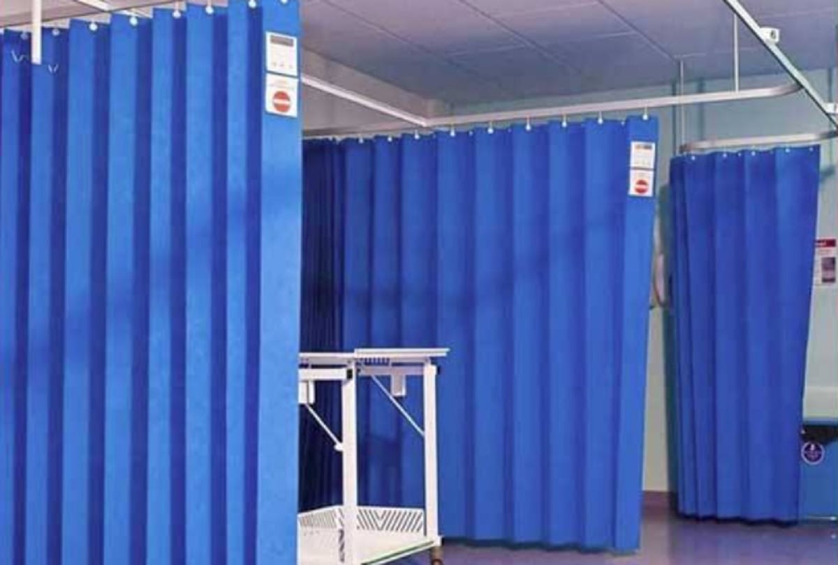 Why Doctors Wear Green Or Blue Clothes During Operation