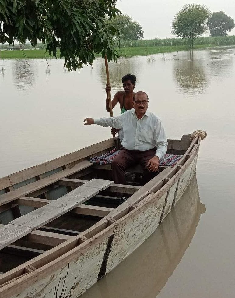 dm visit in flood zone in chandausi