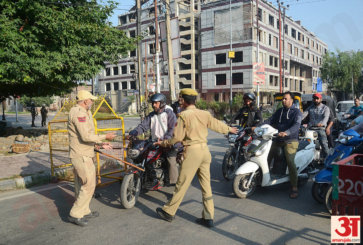 restriction increase in Kashmir ahead of separatist call for protest, photos and visuals of kashmir