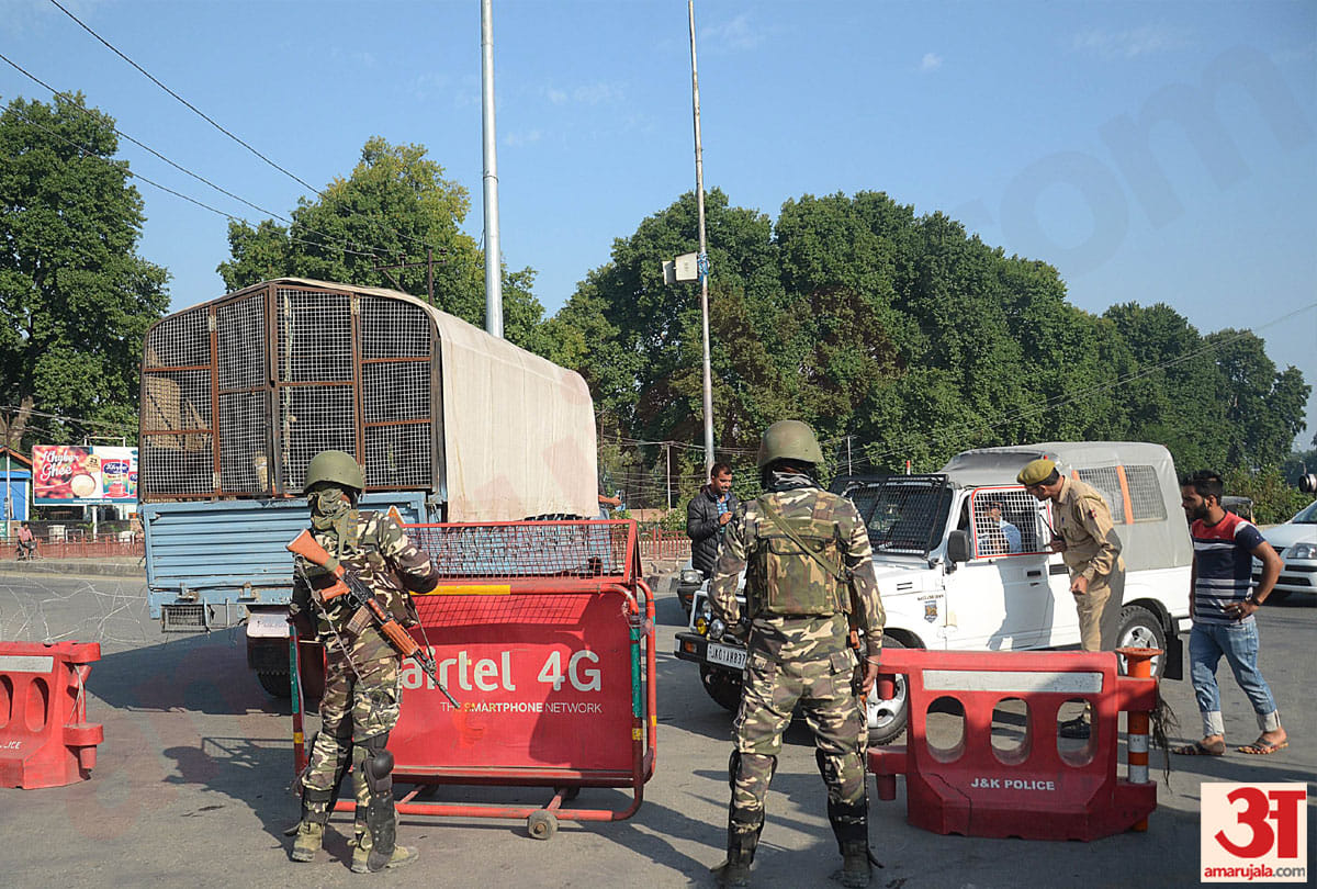 restriction increase in Kashmir ahead of separatist call for protest, photos and visuals of kashmir