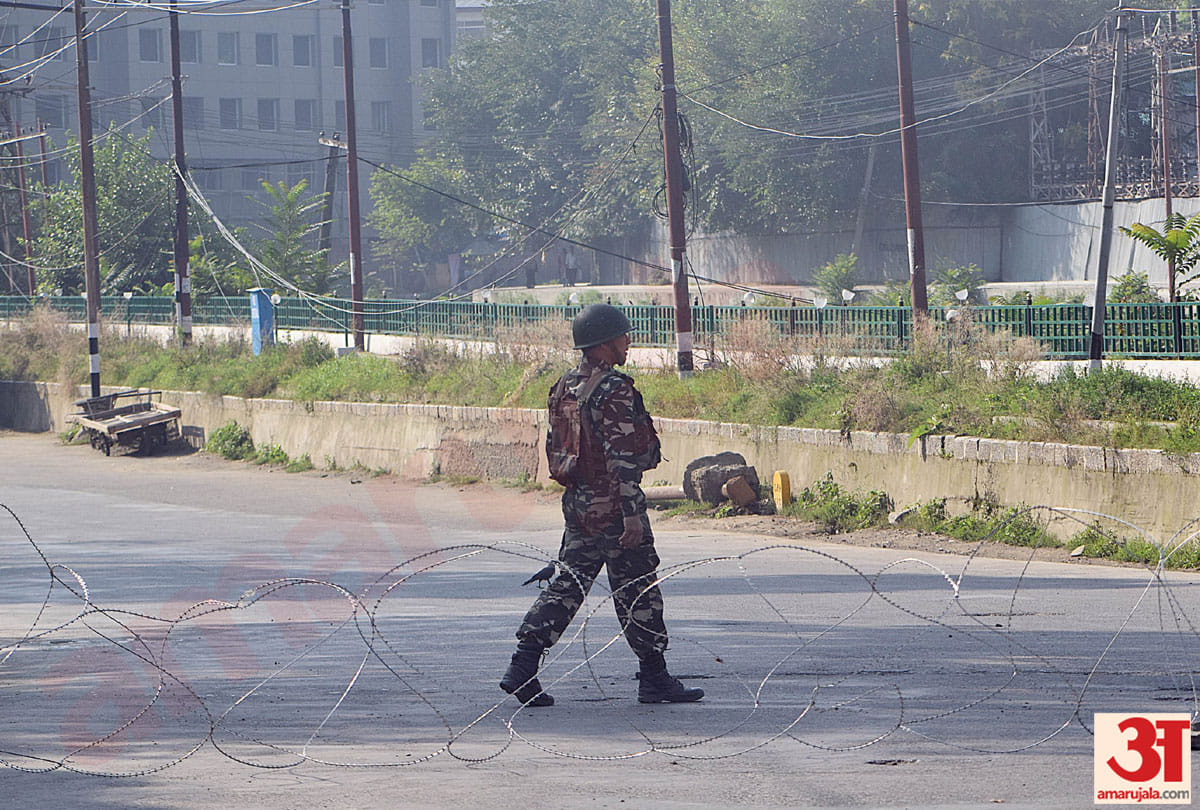 restriction increase in Kashmir ahead of separatist call for protest, photos and visuals of kashmir