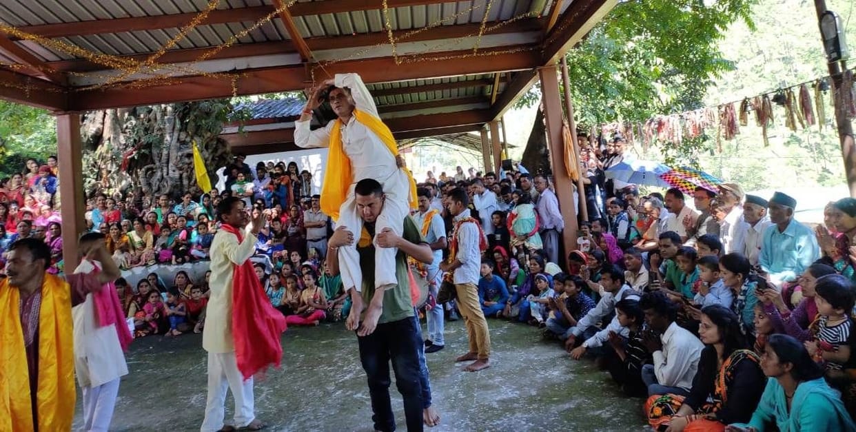 Praise from the Mangal-Jagar and Jhoda dance