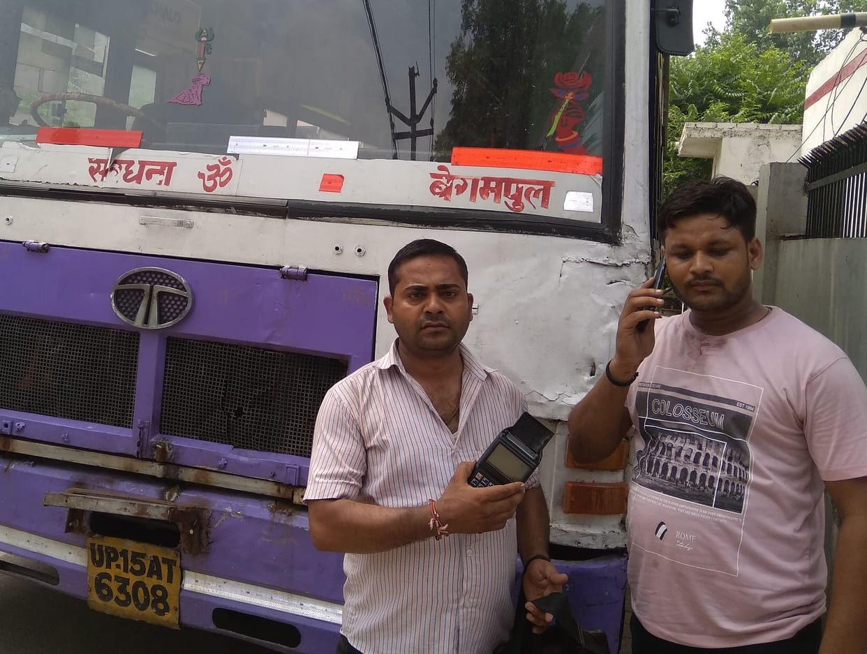 beating the lo floor bus driver and robbed cash