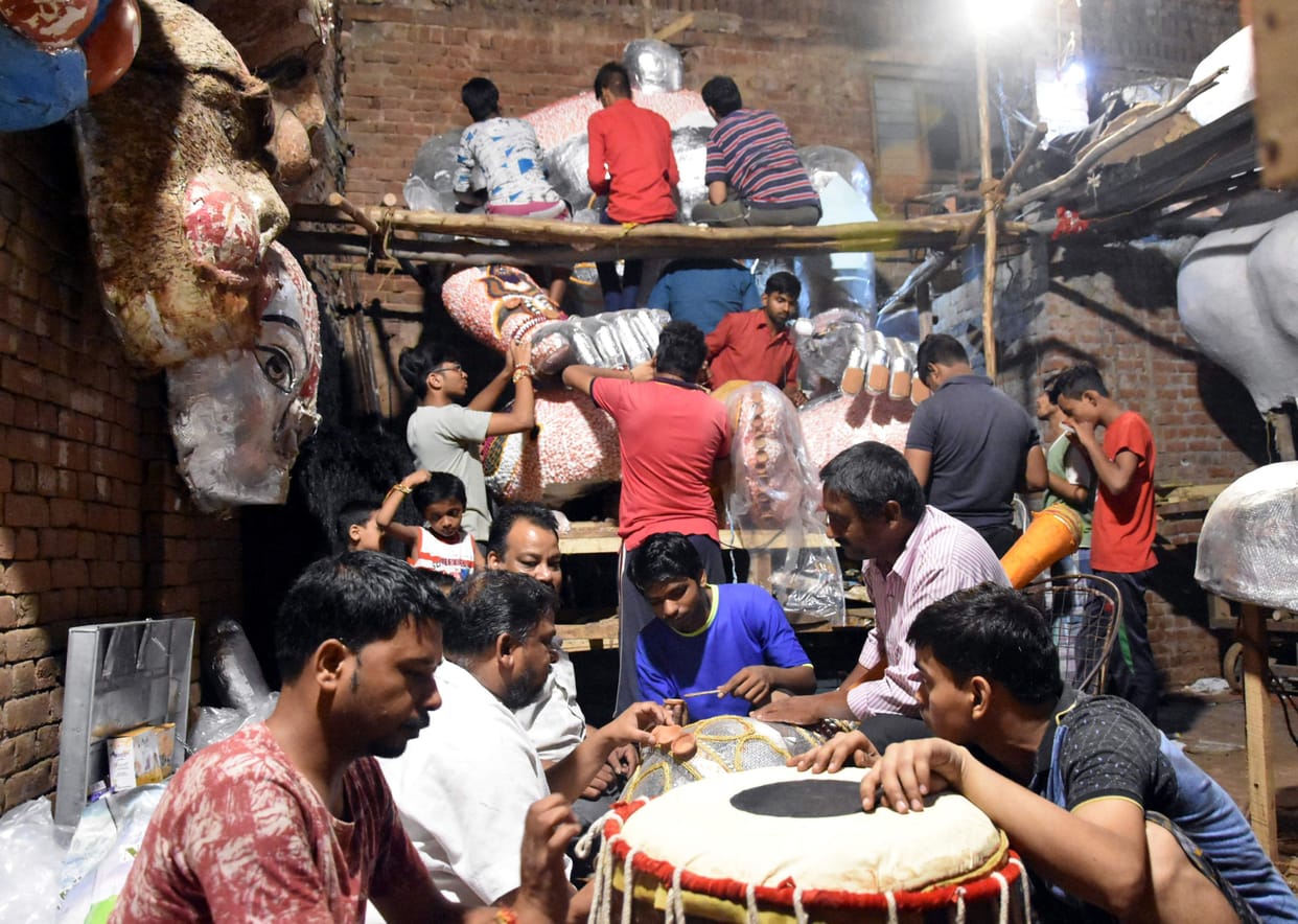 artist working in ganesh mela in chandausi