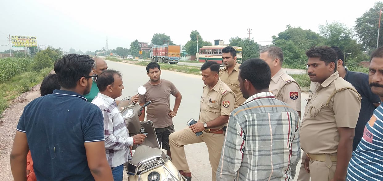 shopkeeper looted in kharkhauda