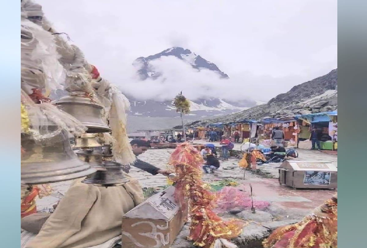 Manimahesh Yatra: Thousands of Shiva devotees took a bath in holy Dal Lake