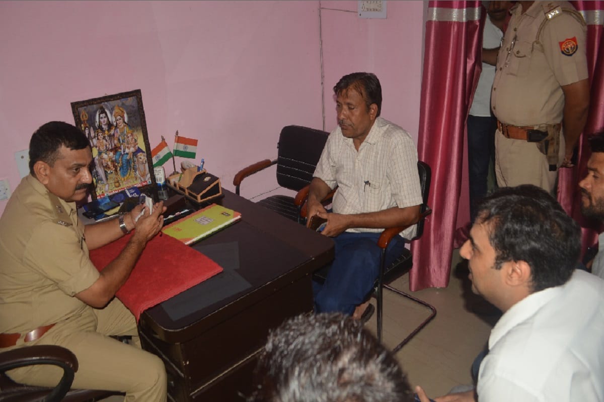 Meerut police beating Commando of CRPF and sent to jail