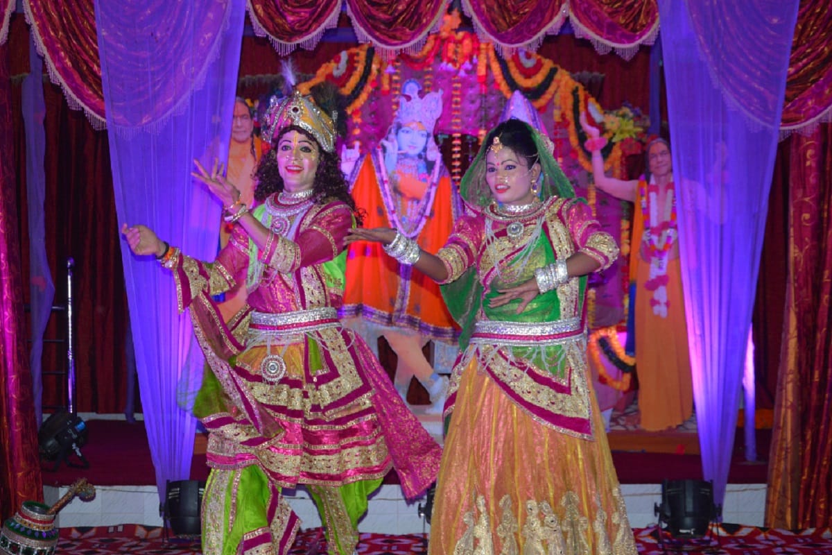 Krishna Janmashtami 2020 know the ras leela of Krishna and radha
