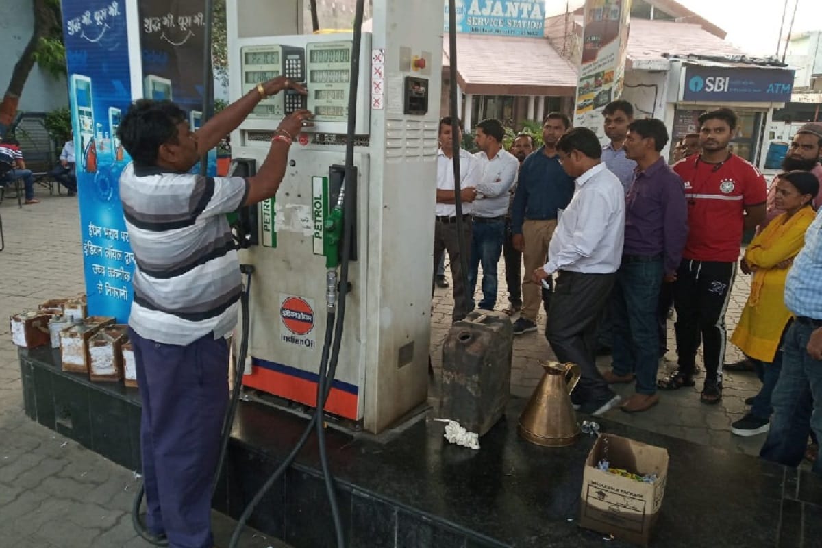 Meerut Fake Petrol-Diesel Case: Mafia used to make 60 thousand fake petrol and diesel every day