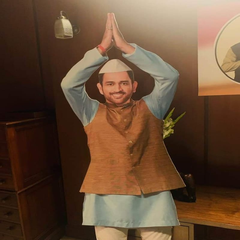 Did really MS Dhoni joins politics, know everything about his viral photo