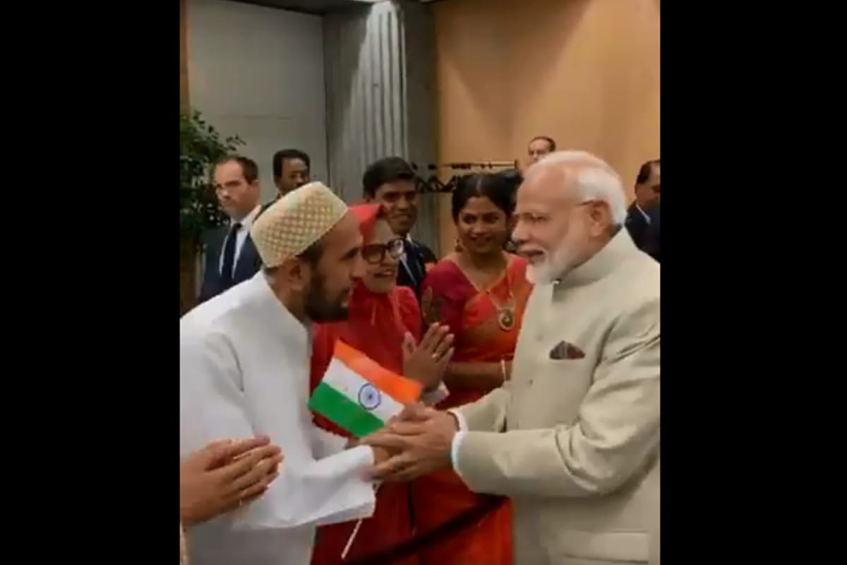 Muslim welcomes Narendra modi warmly in France, Pakistan minister showed his fidget on social media