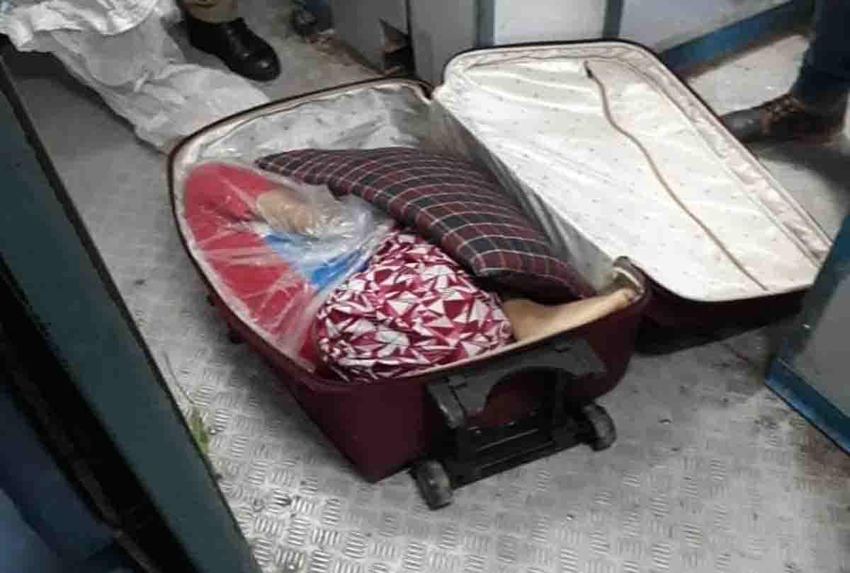 20 year old girl body found in farrukhabad passenger train