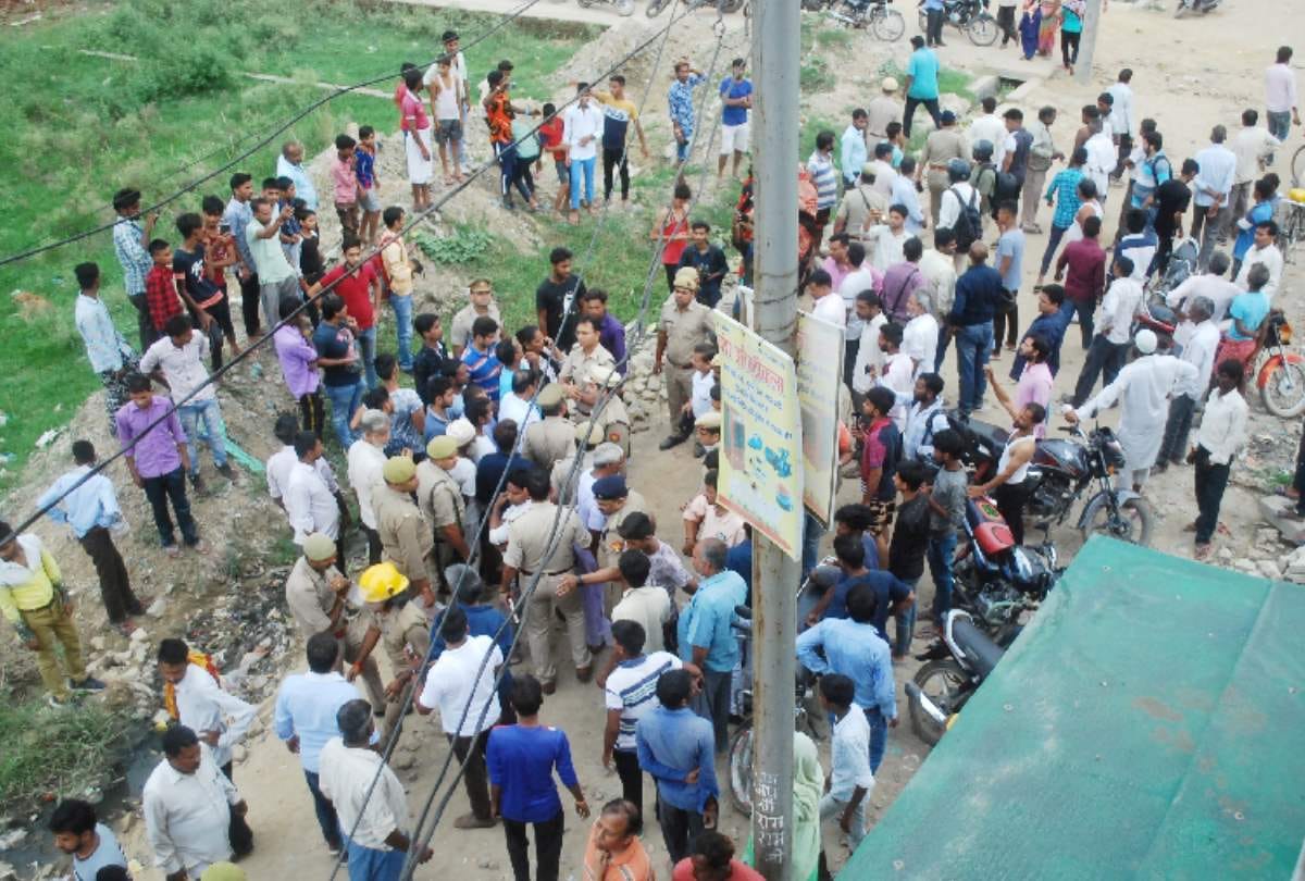 Ghaziabad 5 sanitation workers falls to death in sewer they came for but families left behind