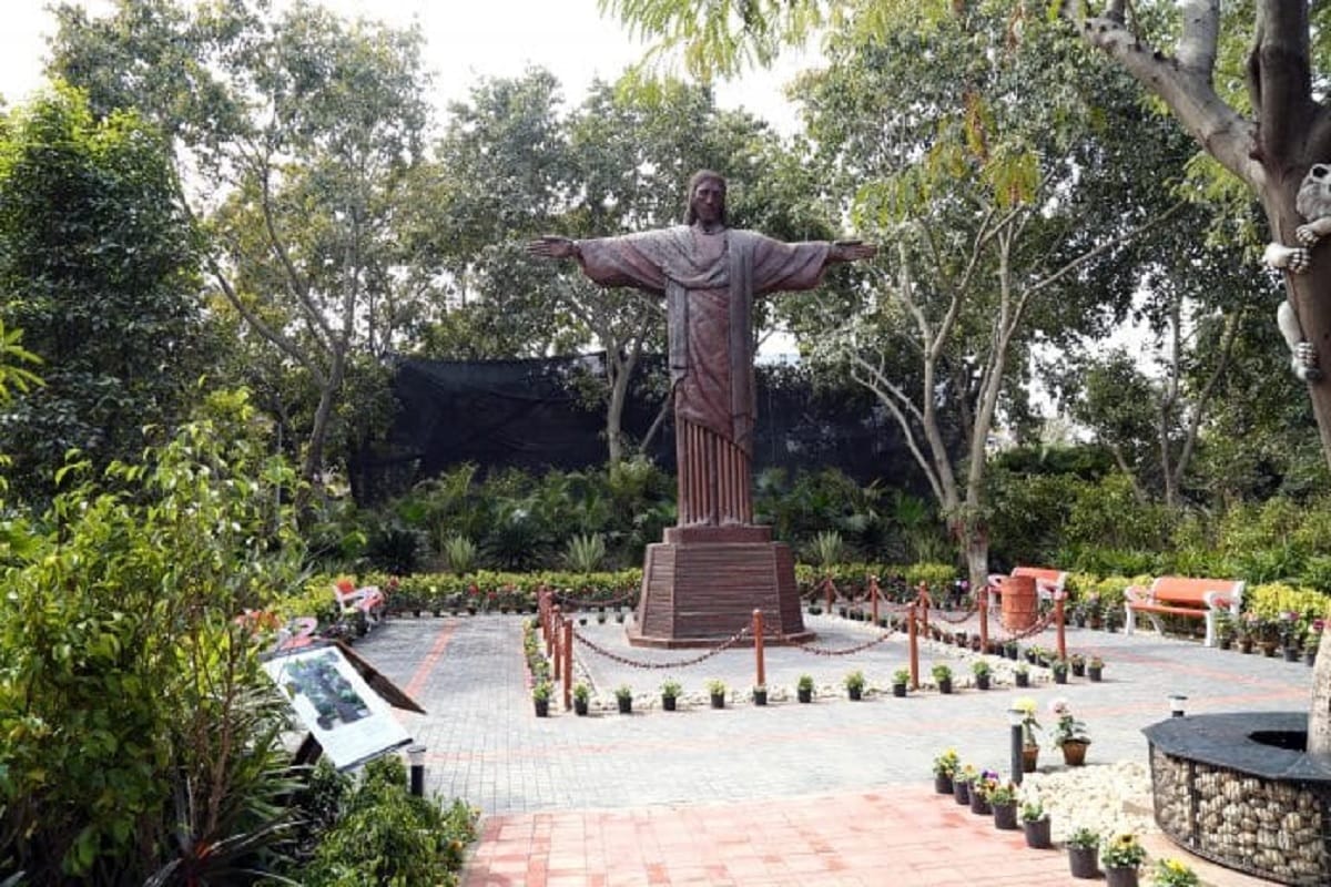 seven wonders of world is made in this park, waste to wonder park in delhi,