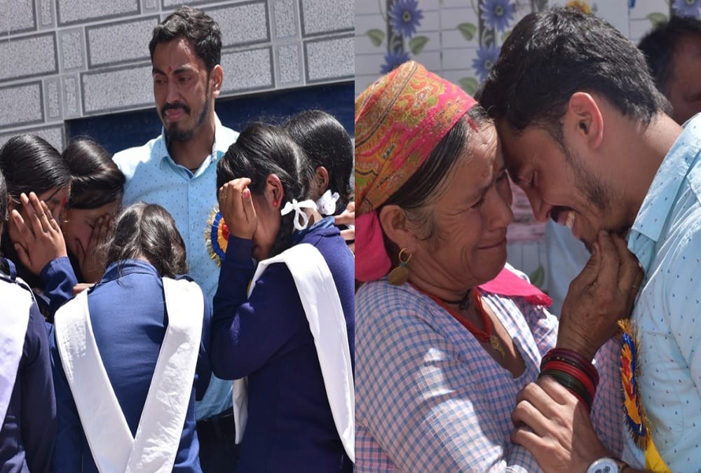 Teacher Emotional Vidai students and villagers crying After transfer from uttarkashi