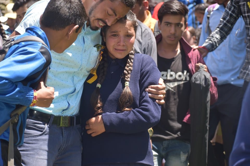 Teacher Emotional Vidai students and villagers crying After transfer from uttarkashi