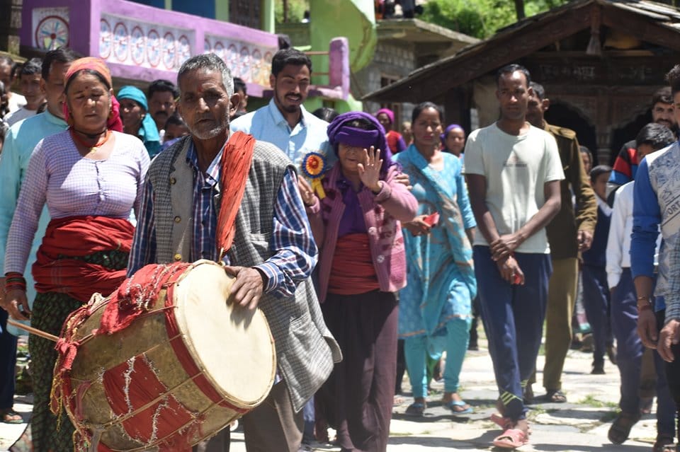 Teacher Emotional Vidai students and villagers crying After transfer from uttarkashi