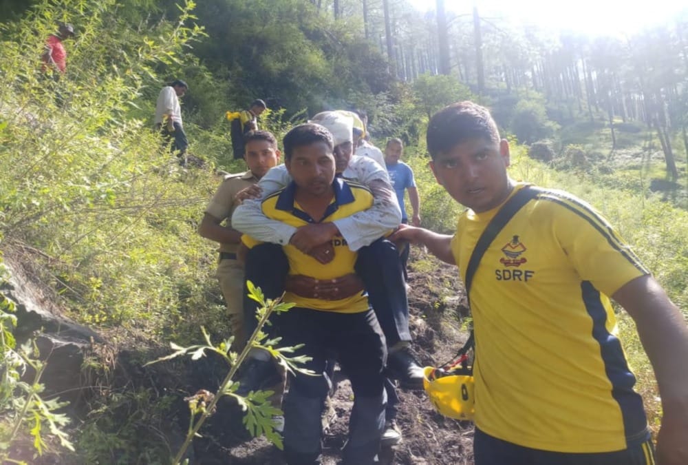 Helicopter Emergency Landing in Flood disaster area uttarkashi pilot injured