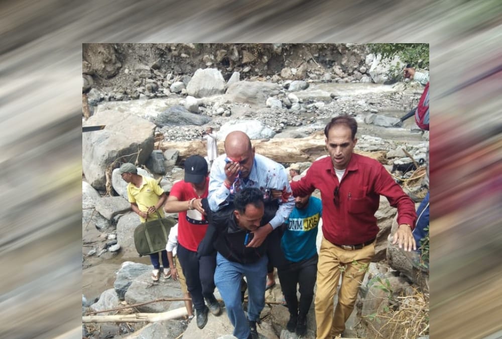 Helicopter Emergency Landing in Flood disaster area uttarkashi pilot injured