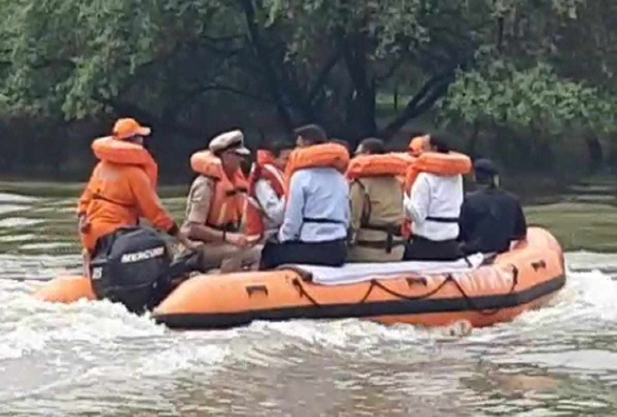 Chief Minister Yogi Adityanath visits flood-hit areas