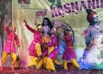मथुरा। वृंदावन के भक्ति वेदांत गुरुकुलम में भगवान राधाकृष्ण की लीला का मंचन करते बाल कलाकार।