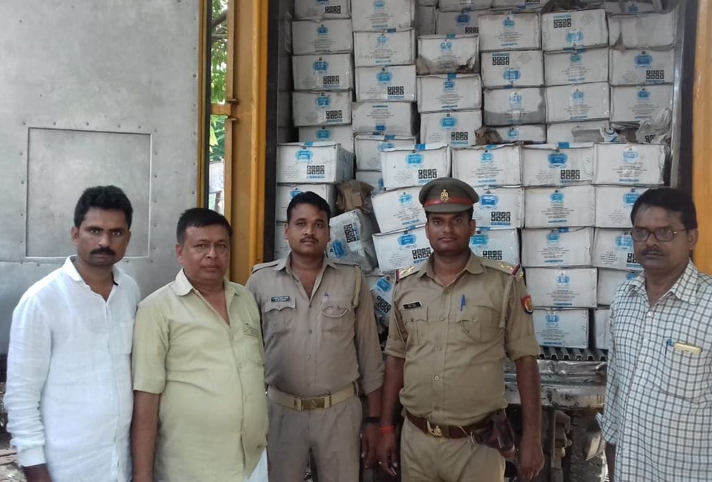 30 lakh liquor caught from two places on expressway