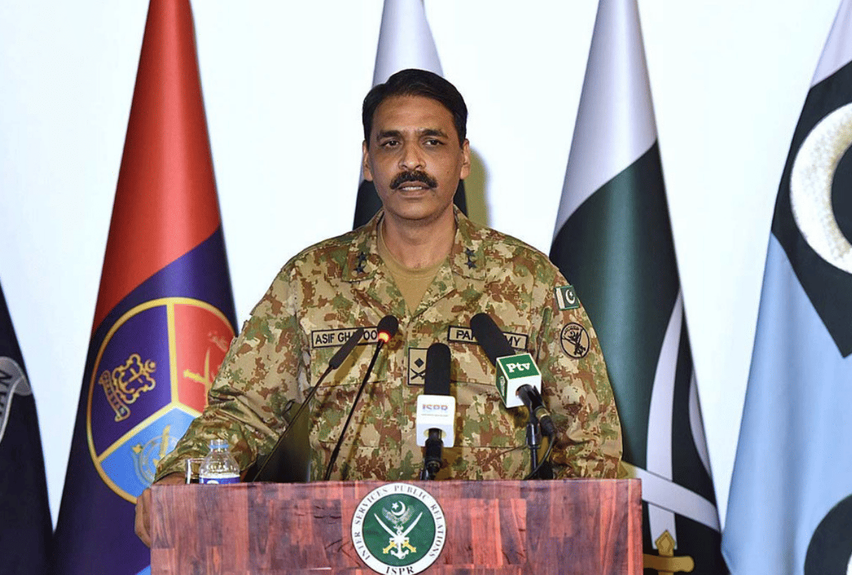 Pak Army Spokesperson Asif Ghafoor Tweets Against Shah Rukh Khan Netflix Web Series Bard of Blood