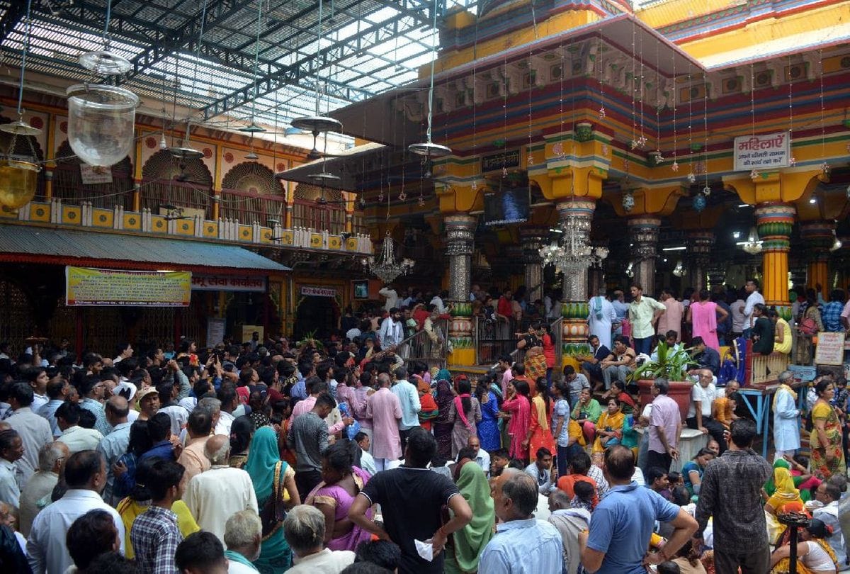 dussehra Dwarkadhish temple devotees Darshan Thakurji with Weapon