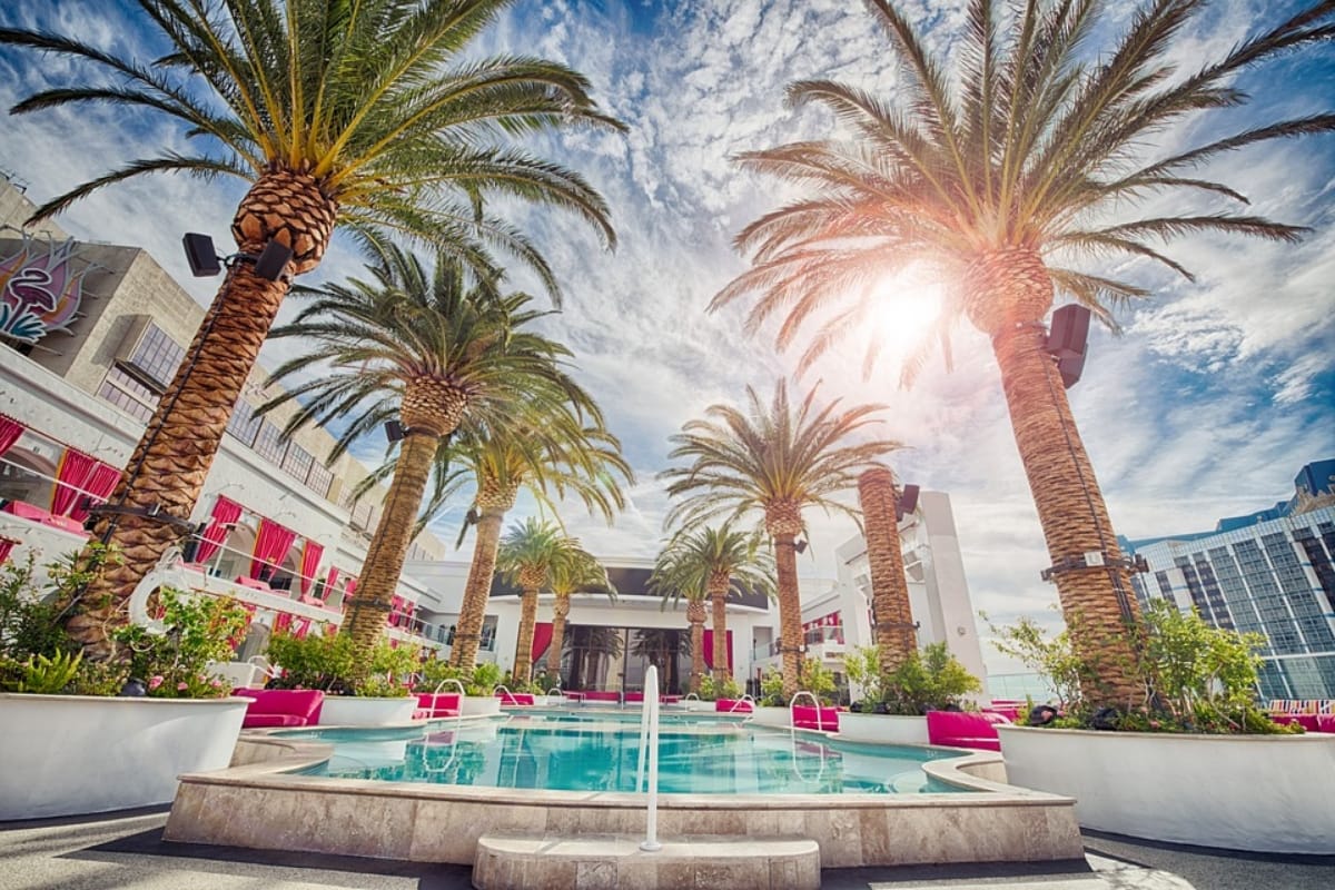 visit world luxurious and expensive hotels of the world