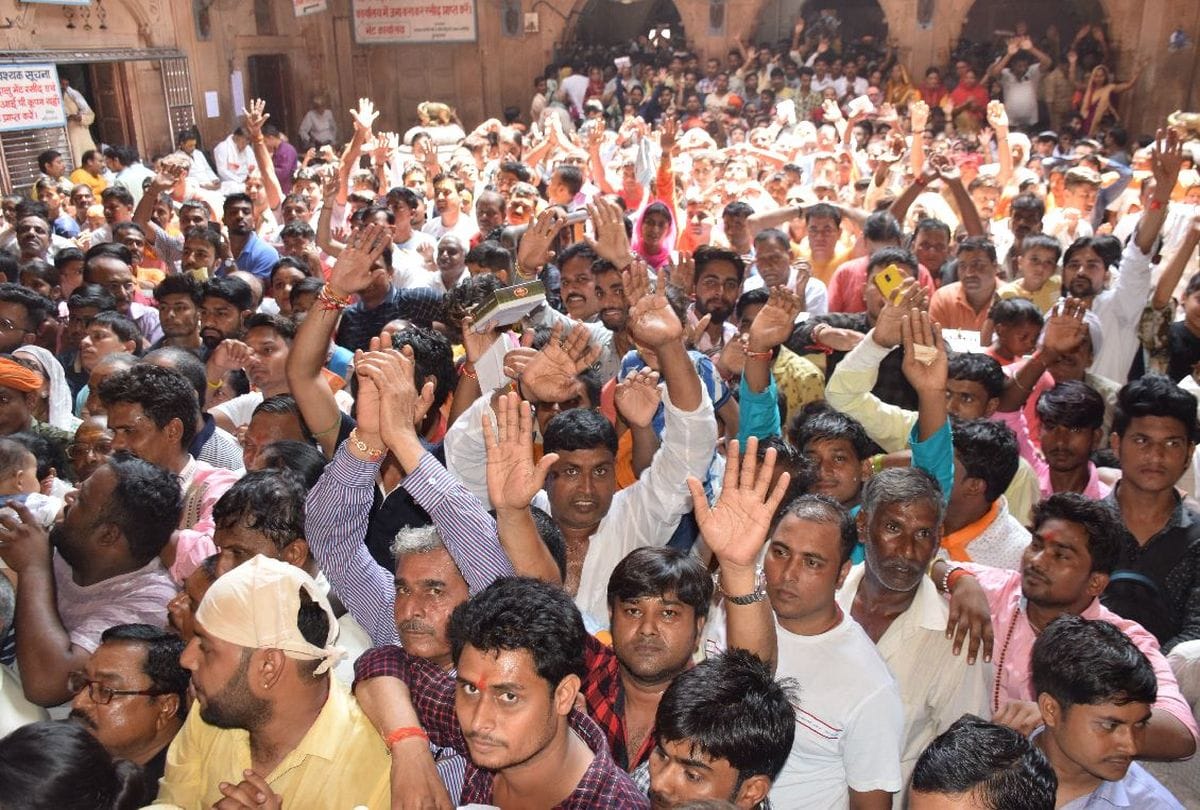 devotees face troubles in banke bihari temple vrindavan