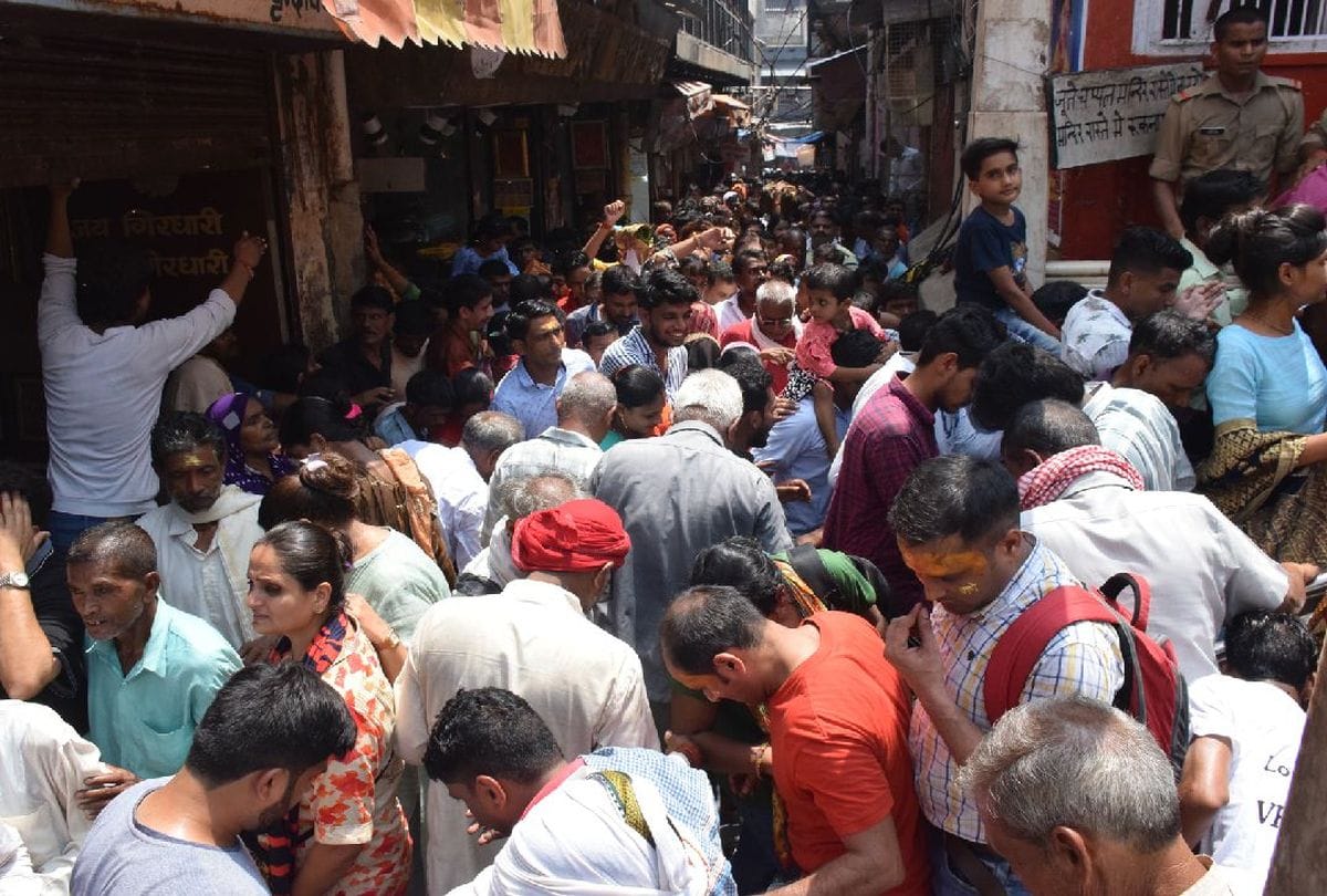 devotees face troubles in banke bihari temple vrindavan