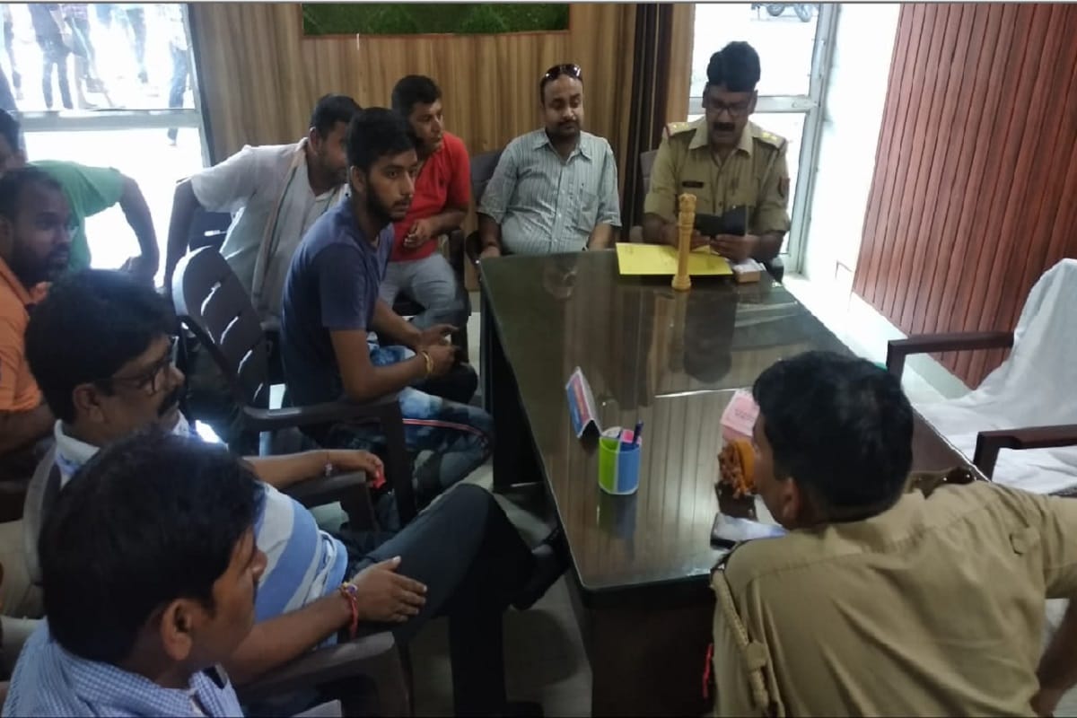 Apologized to a student in Muzaffarnagar College and video viral