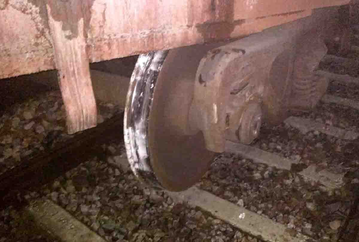 freight train derailed in kannauj
