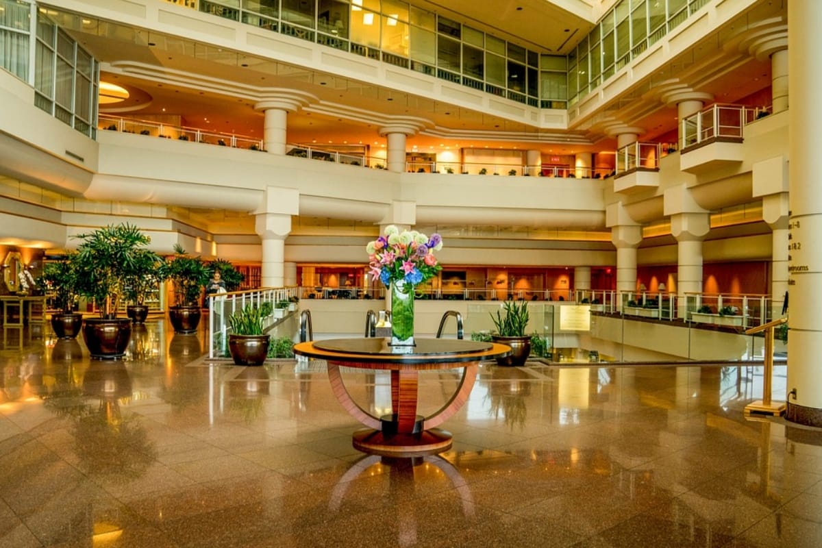 visit world luxurious and expensive hotels of the world