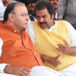 2013 में हुई रैली के दौरान मंच पर अरुण जेटली और कुलदीप बिश्नोई