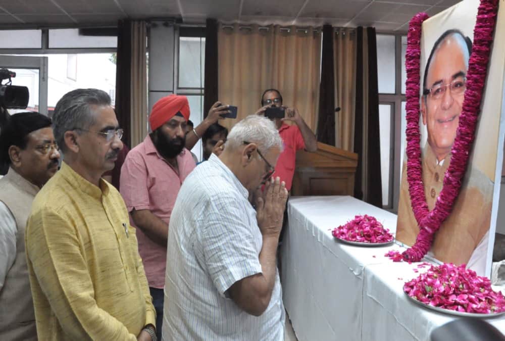 Arun jaitley Funeral Tribute in uttarakhand but Tricolor not bowed in jaspur