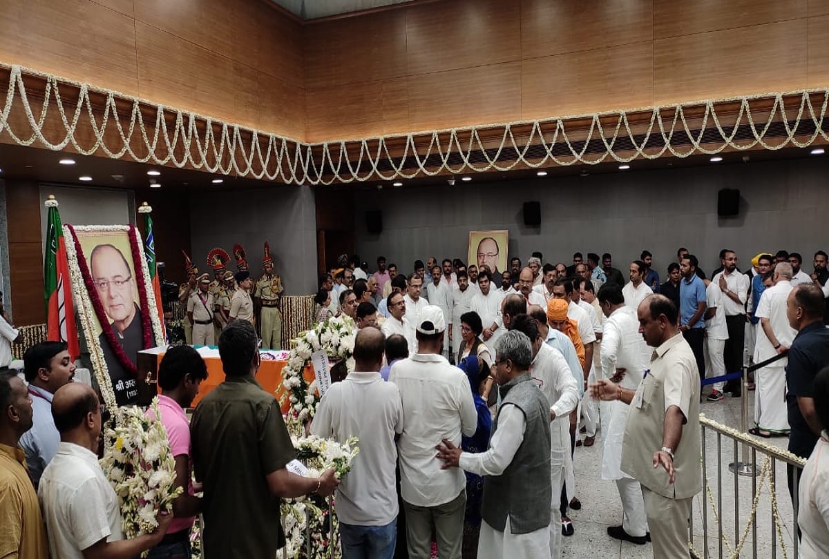Cremation of Former Finance Minister Arun Jaitley at Nigambodh Ghat New Delhi