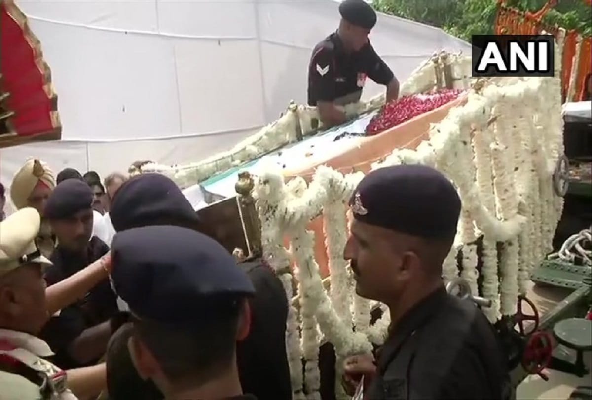 Arun Jaitley dead body taken on gun carriage for Funeral