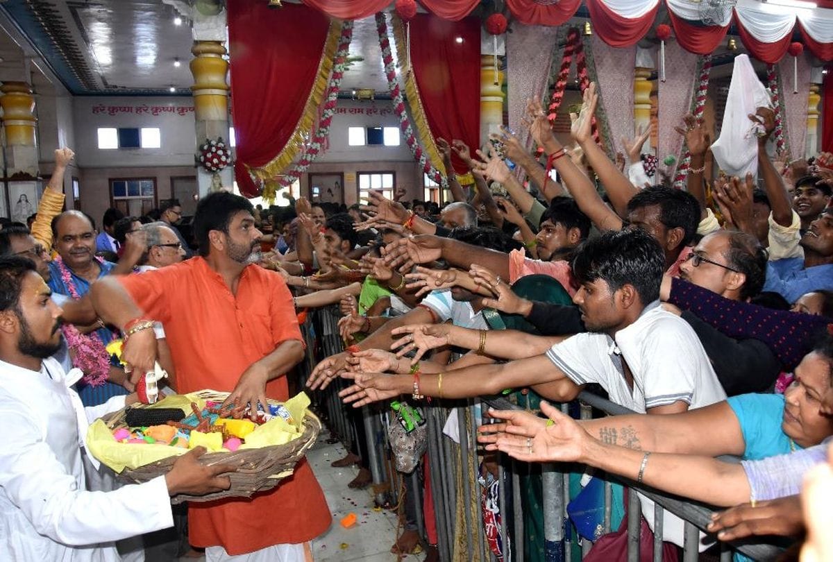 Nandotsav Celebration in Mathura Temple Krishana Devotee Paid Worship on Janmashtami 2019